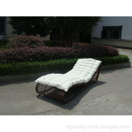 Outdoor Garden Rattan Sun Lounger , Comfortable Lounge Chai